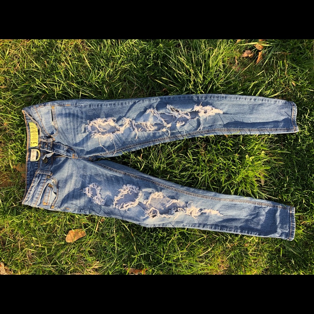 Ripped jeans 💙